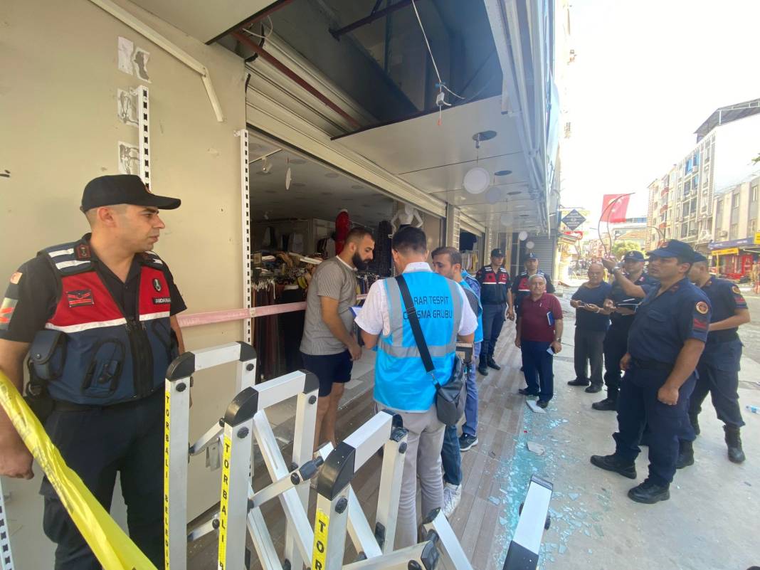İzmir’deki faciada hasar tespit çalışmaları başladı 27